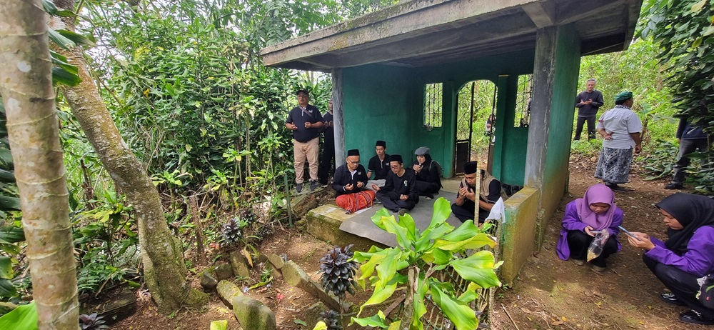 Makam Keramat Geledug (Eyang N...